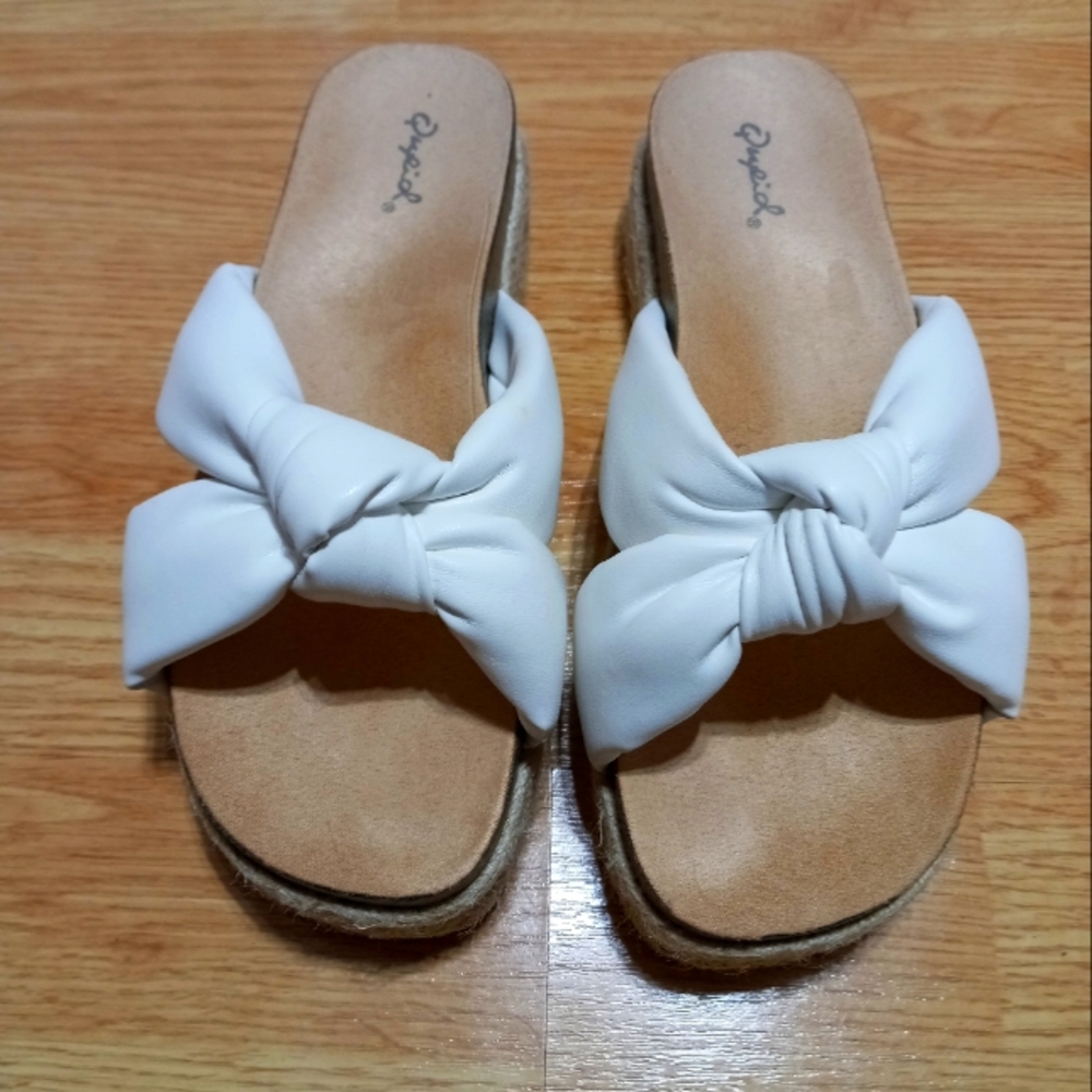 Qupid white faux leather flatforms. EUC.  Worn once. Size 7.  Original box.